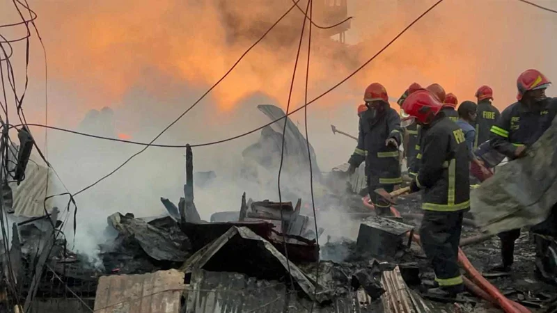 পুড়ে যাওয়া মার্কেটের মালিকের কাছে চাঁদা চেয়েছিলেন যুবদল নেতা